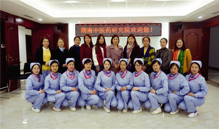 图1 第一批青苗及导师合影