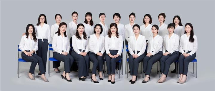 图2 第二批青苗及导师合影